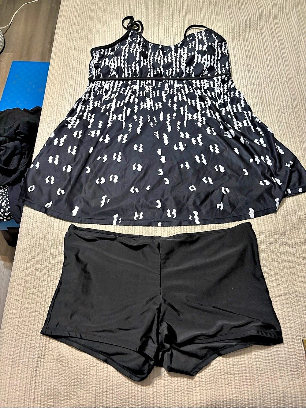 Black & White Printed Swim Set size 2XL